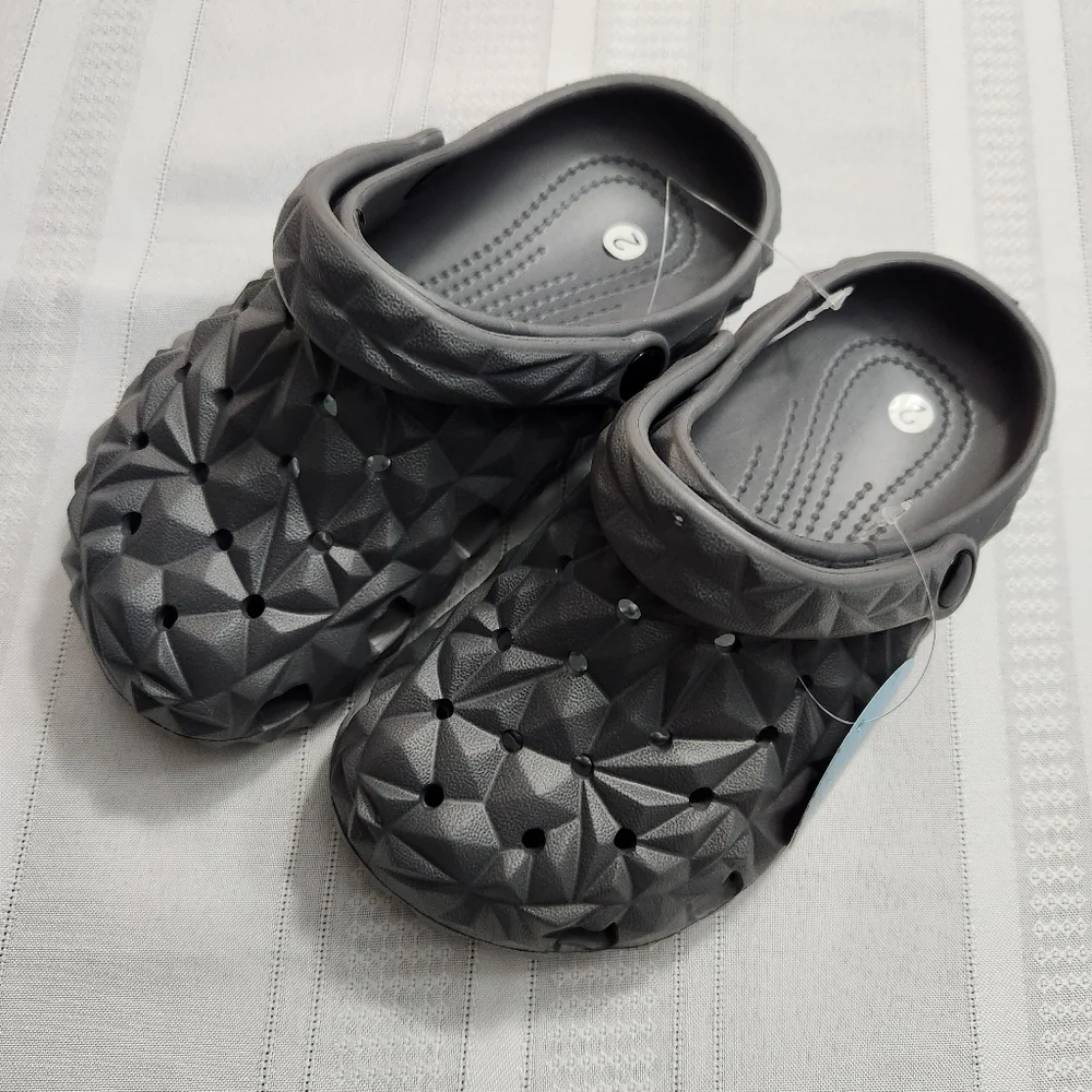 3/$25 Kids gray geometric rubber slip on sandals size 2 ankle strap unisex NWT